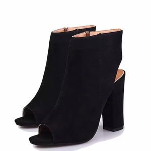 BOOTIES 👢👢!! SIZE 5 & UP .. no half sizes ladies